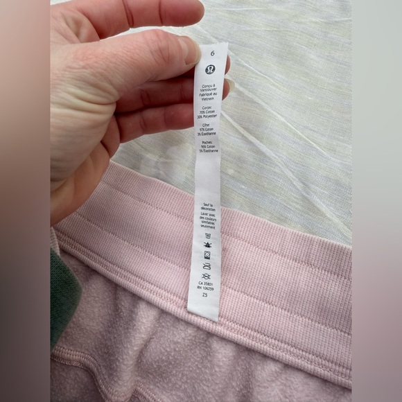 Lululemon Scuba High-Rise Jogger *Fleece 28" in Pink Mist, Size 6 - Picture 4 of 9